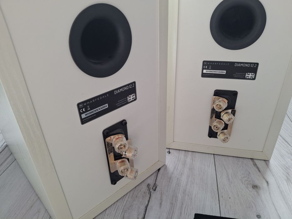Vand 2 boxe Wharfedale Diamond 12.2 noi