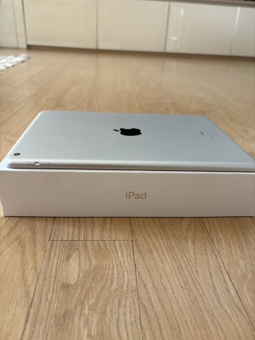 iPad (th Generation) WI-FI