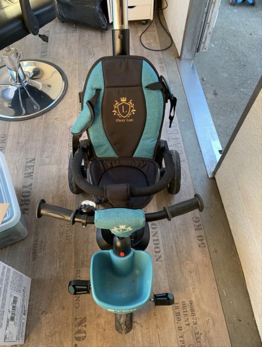 Tricicletă pliabilă cu scaun reversibil