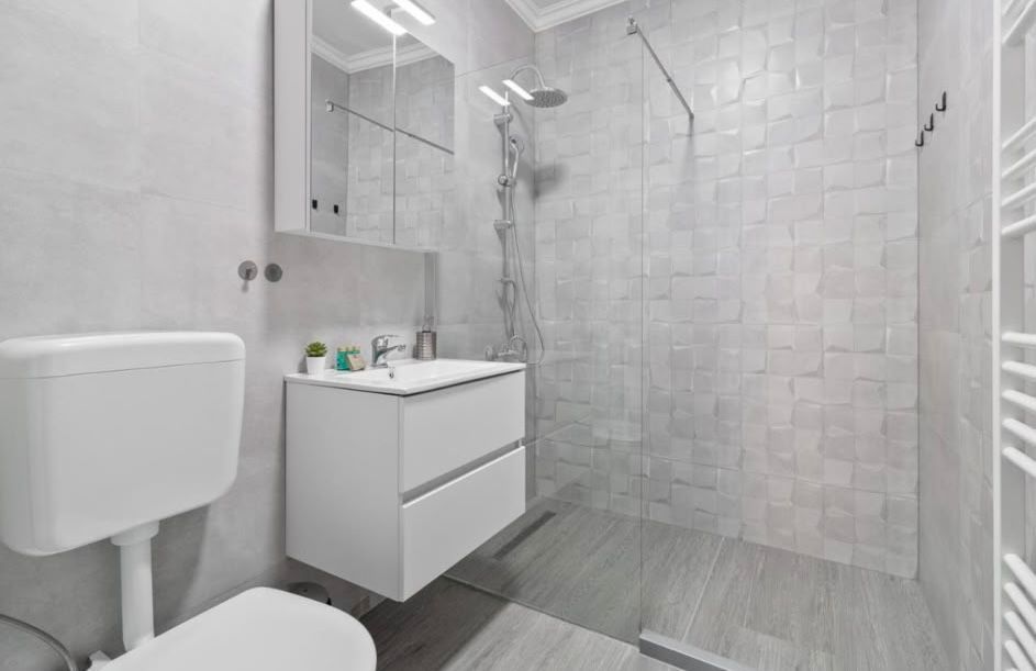 De inchiriat apartamen 3 camere !