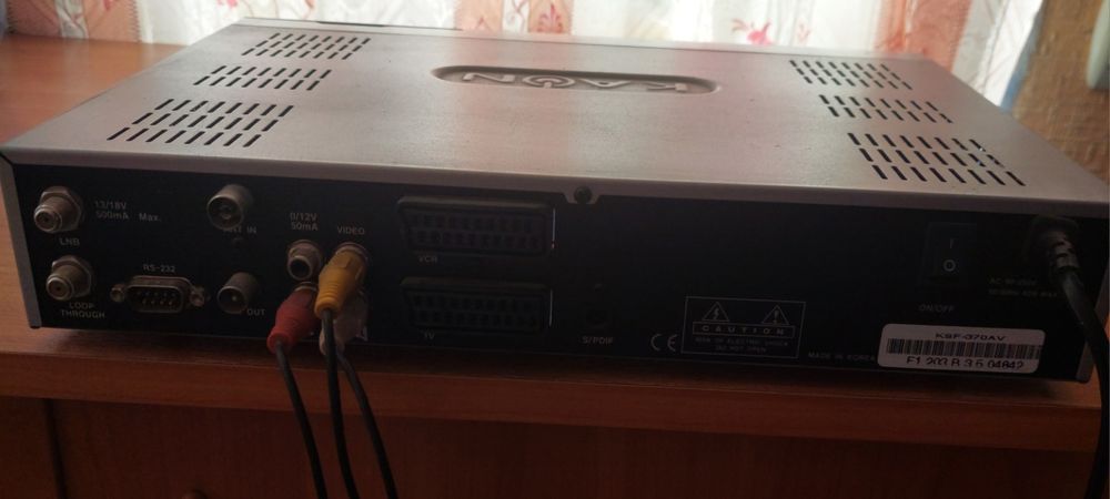 Тюнер , работает ,в отличном состоянии