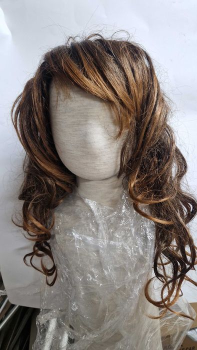 Перуки за детски и дамски манекени.