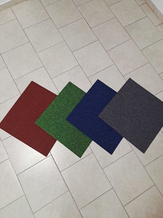 Чисто нови мокетени плочи с размер 50см./50см.