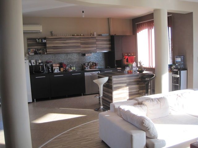 Продава се Многостаен апартамент в Хасково, Промишлена зона - Юг - 250 кв.м за 510 €/кв.м - Снимка #2