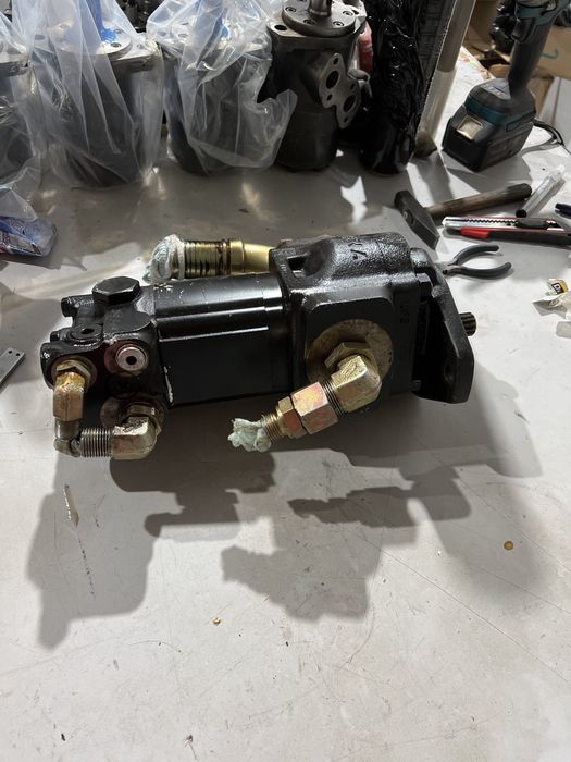 Pompa hidraulica ULTRA  JCB motostivuitor tractor incarcator frontal