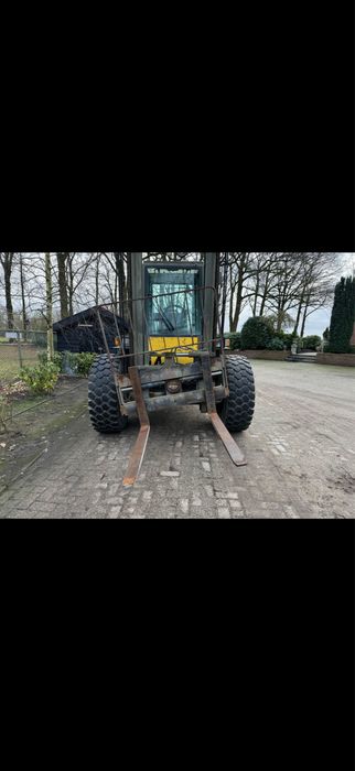 Stivuitor teren accidentat 4x4