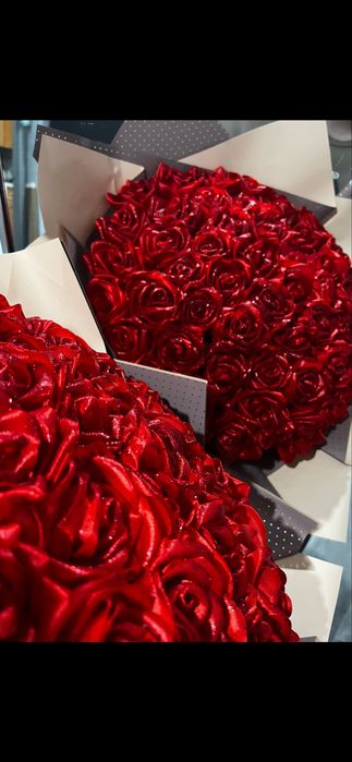 Розы из атласных лент