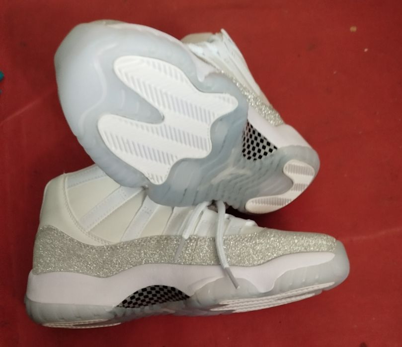 Кроссовки   новые 39р