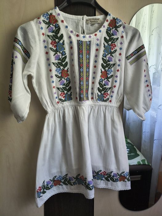 Rochiță ie foarte frumoasa pentru fetițe