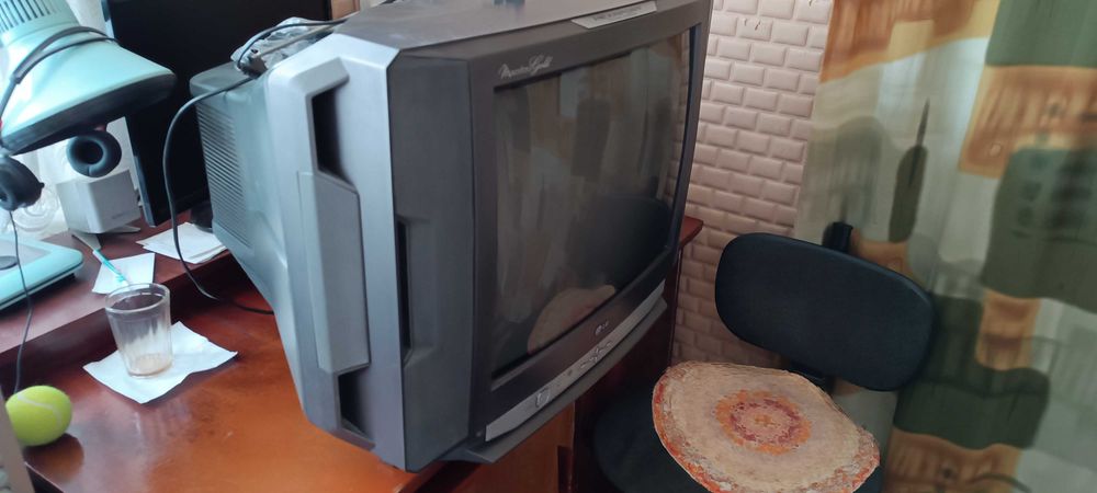Телевизор LG старого образца