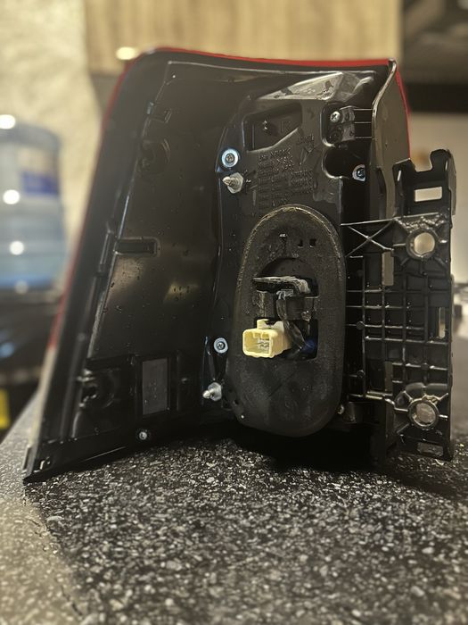 Toyota land cruiser 200 orqa fara