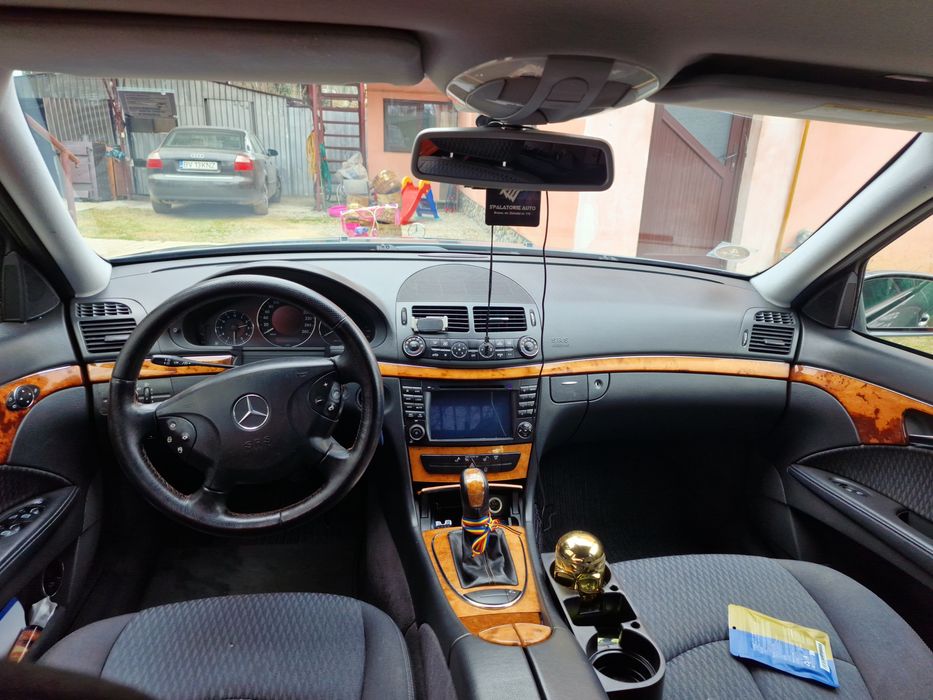 Mercedes E-Class W211 E200