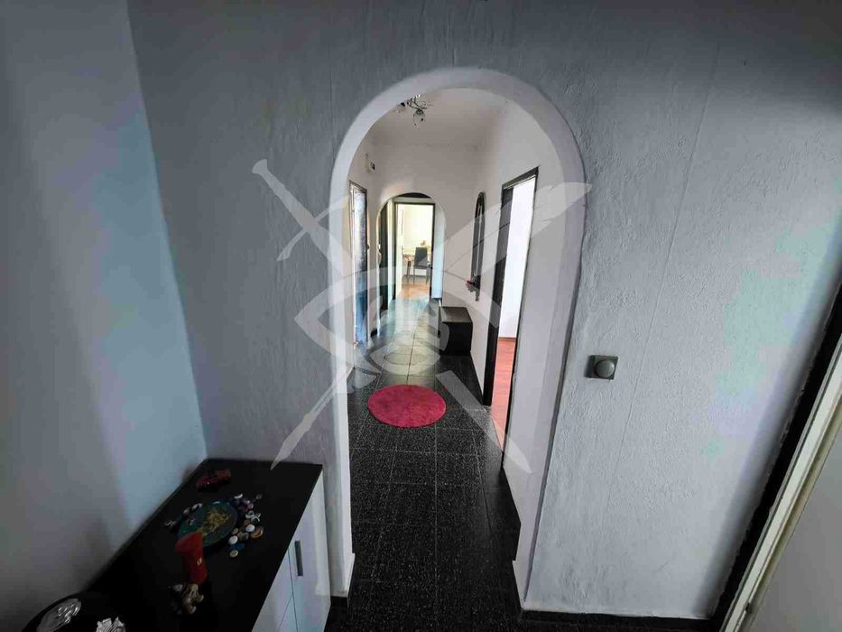 Продава се Четиристаен апартамент в Бургас, Възраждане - 100 кв.м за 1173 €/кв.м - Снимка #2