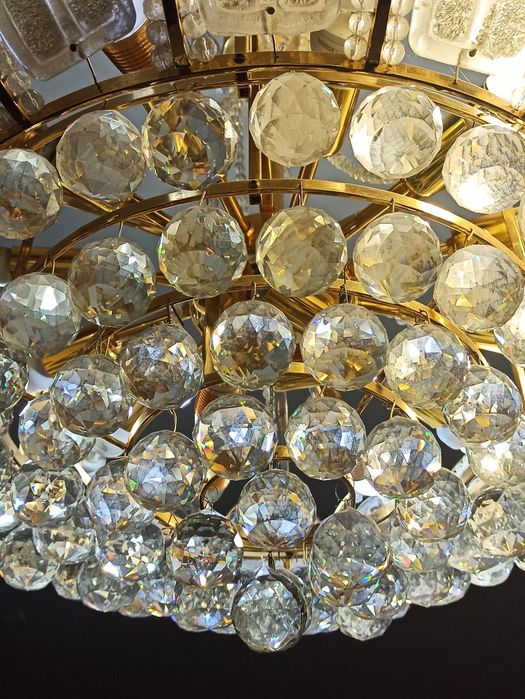 Две одинаковые хрустальные люстры