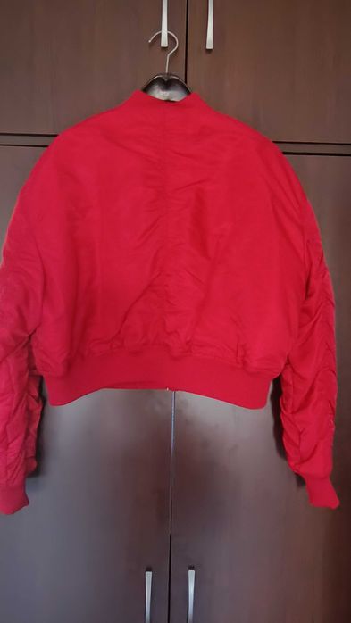 Червено зимно яке