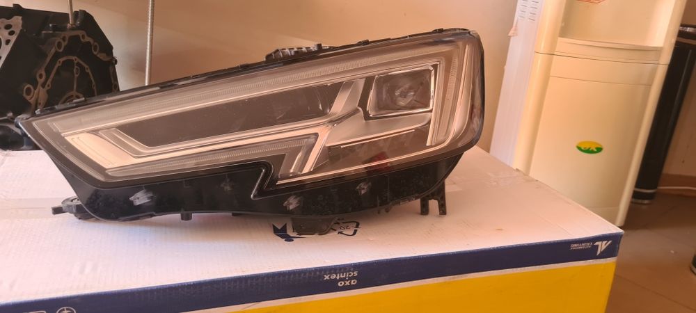 Ляв фар Audi A4 B9
