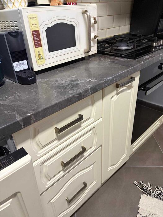 Vand mobila bucatarie,chiuveta si hota incluse in pret