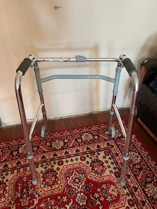 Ходунок для пожилых