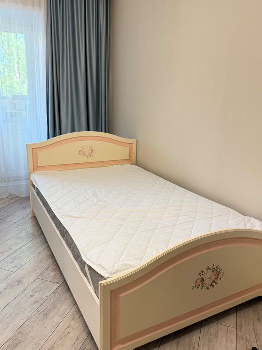 Продам детский гарнитур с кроватью