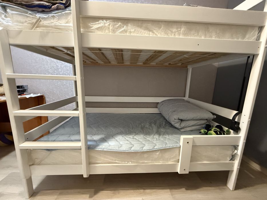 Двух ярусный кровать