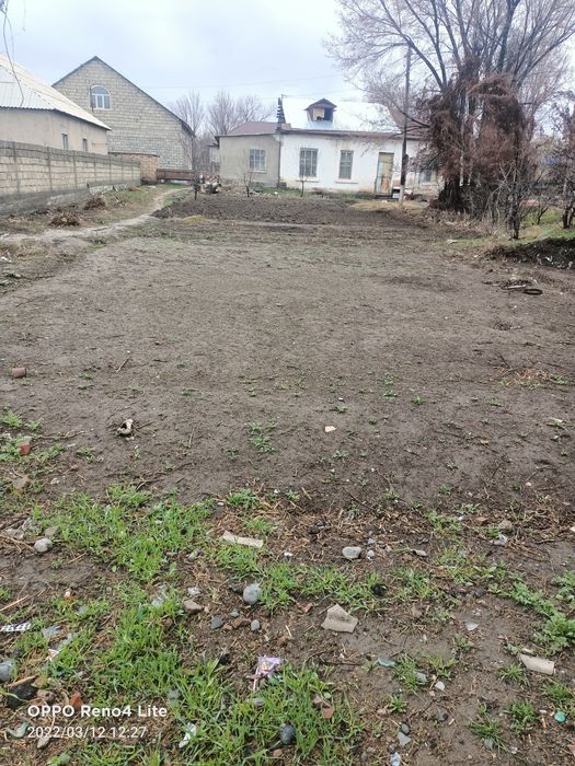 Екі үй сатылады бір участкеде