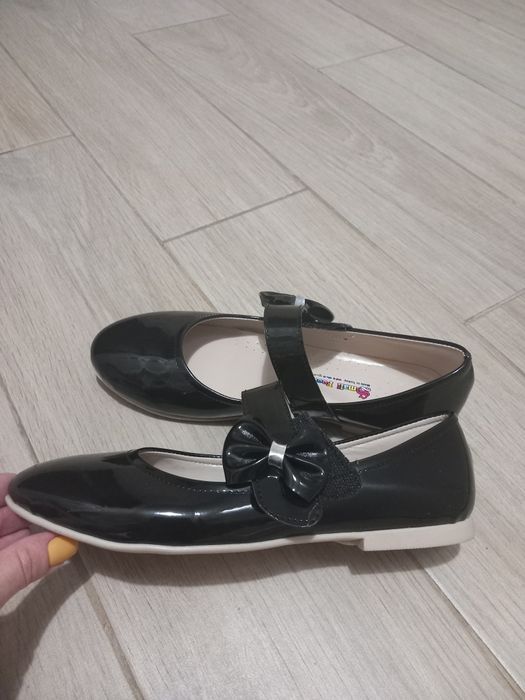 Детски официални лачени обувки