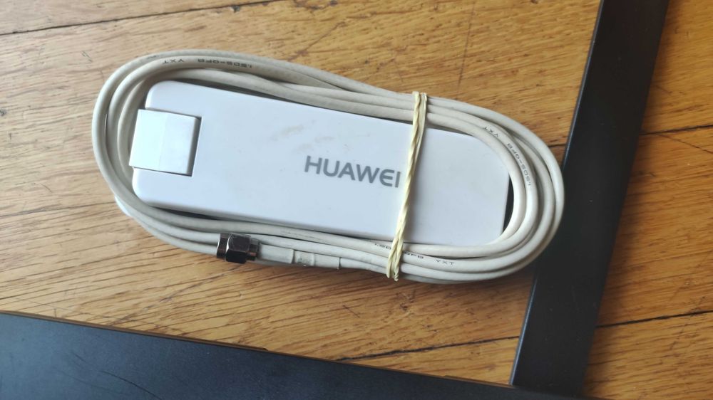 wi-fi роутер на Vivacom на 12v. и 220v. Със SIM карта.
