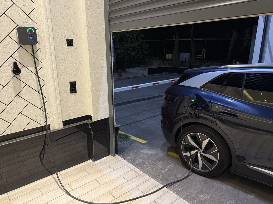 Зарядная станция зарядка для электромобиля 11-22 квт Tesla Bmw Zeekr