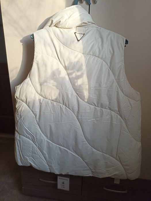 Жилетка безрукавка