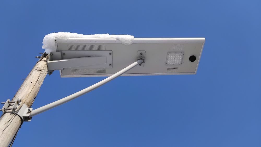 Прожектор сотилади.