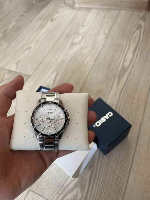 Срочно продам часы