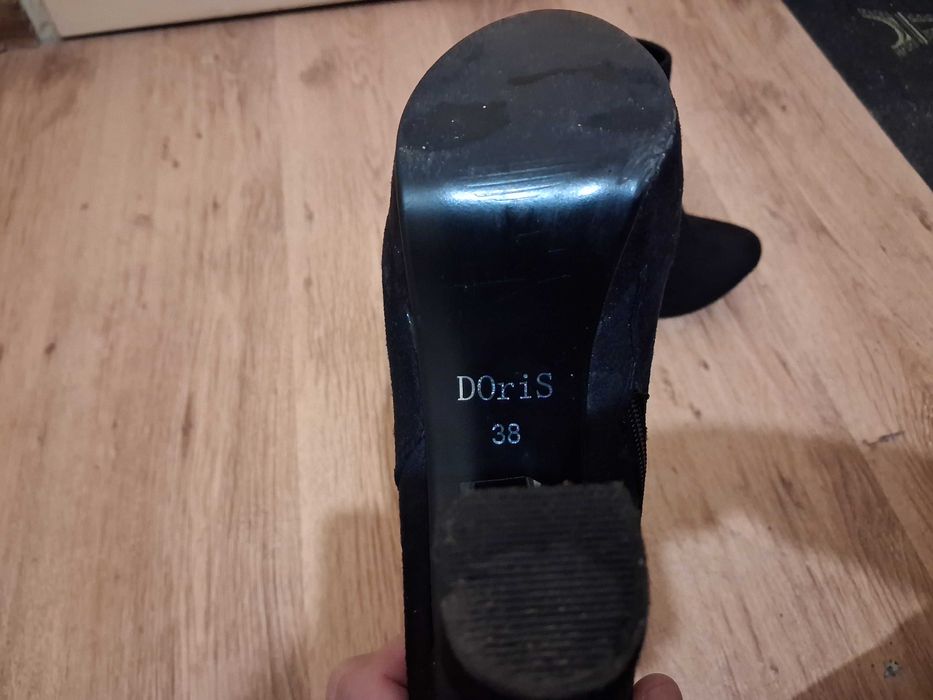 ДАМСКИ ВЕЛУРЕНИ БОТИ  почти нови са.