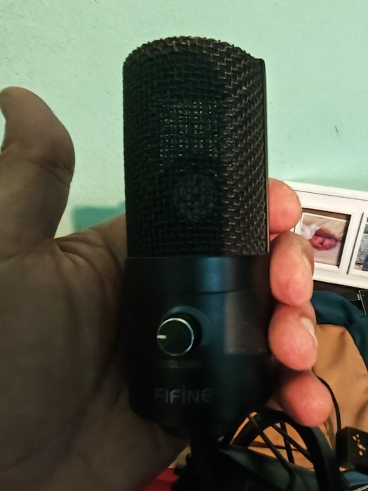 Microfon Condensator USB Fifine K669B – Ideal pentru Gaming, Streaming, Podcast (Stare Excelentă)