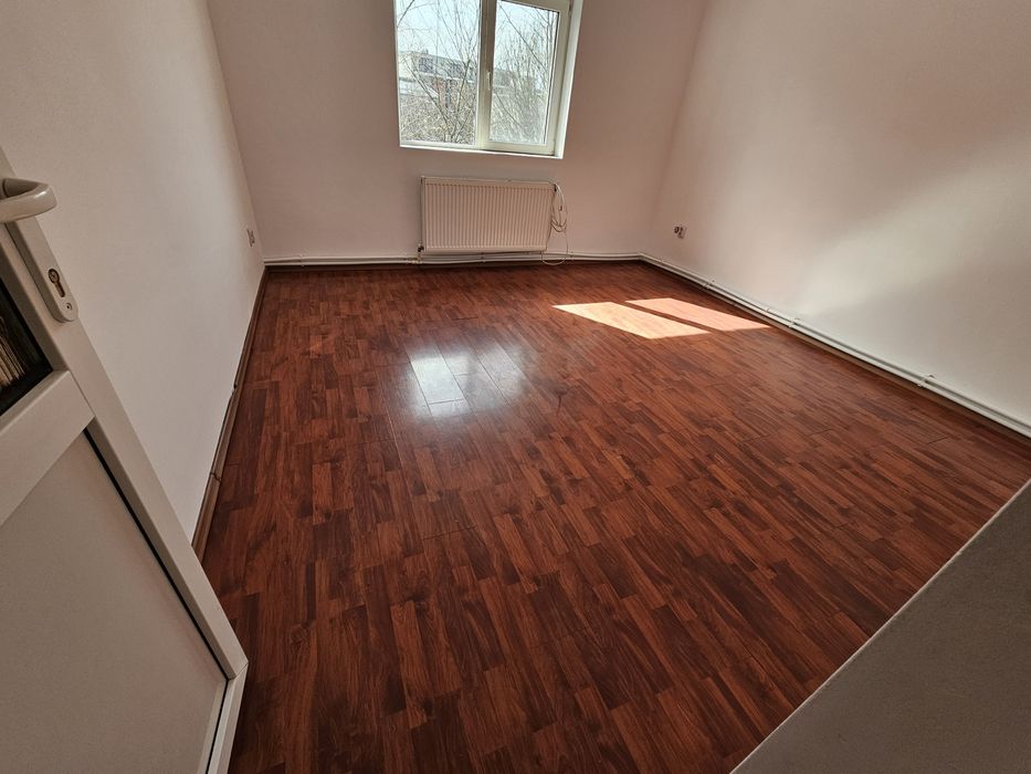 Etaj Vila de Închiriat Băneasa Sisesti zona de Nord, PROPRIE