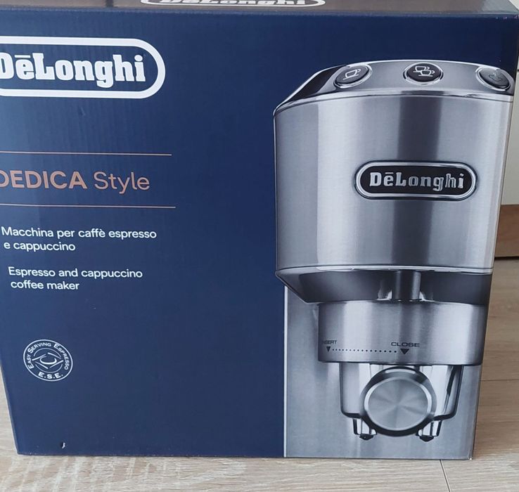 Нова Кафемашина DeLongi  EC685.BK