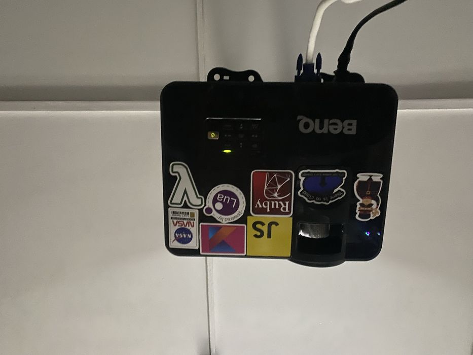 BenQ proyektor sotiladi