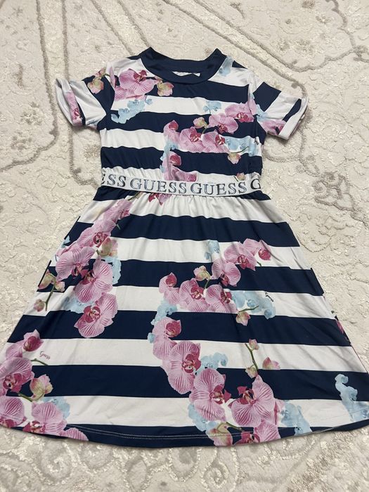 Рокля на марка Guess