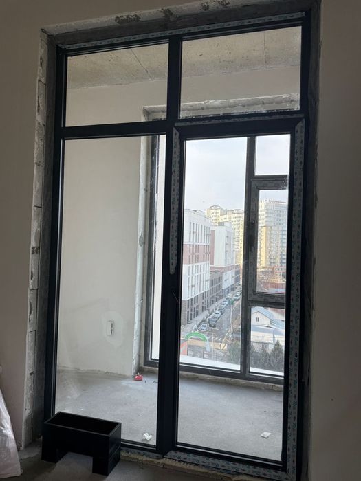 Алюминиевое витражное окно продаю