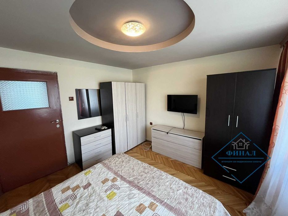 Продава се тристаен апартамент в кв. Тракия