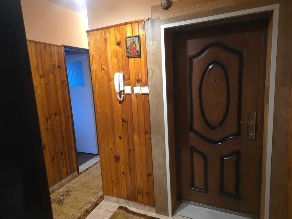 Дава се под наем Тристаен апартамент в Плевен, Идеален център - 120 кв.м за 598.23 € - Снимка #10