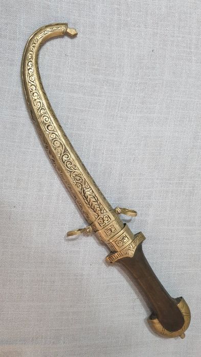 Кумая и Старинен кинжал.