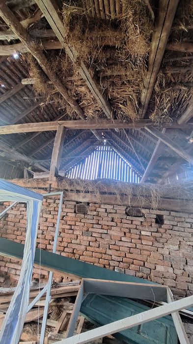 Sura de vanzare lemn si caramida