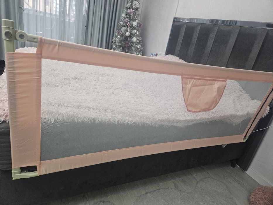 Розова преграда за легло