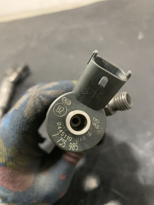 Injector injectoare BMW Seria 5 E39 525tds 163cp 7785985 | 0445110048