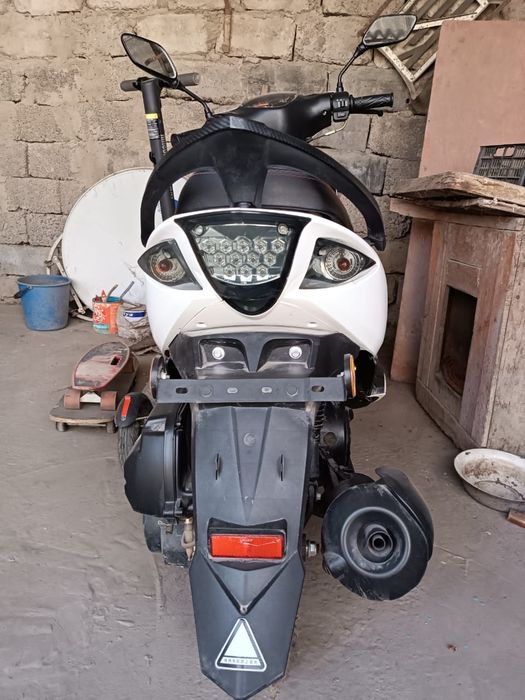 Продам скутер на бензине