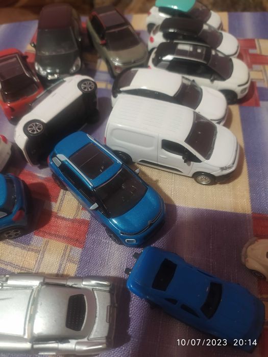 Колекционерски колички, монети и ключодържатели Citroen