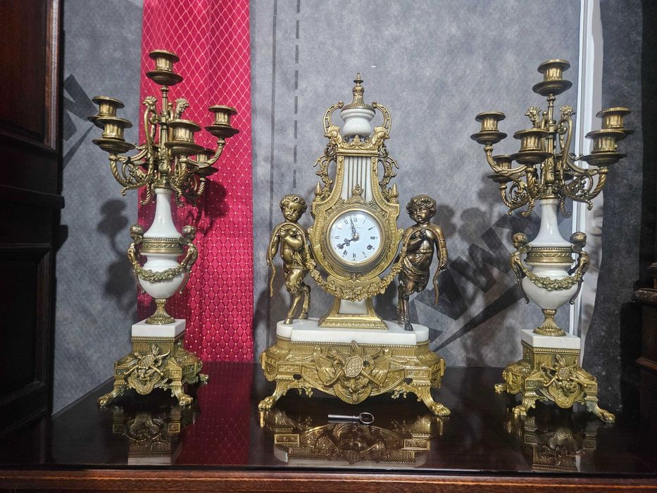 Ceas cu 2 sfetnice din bronz masiv