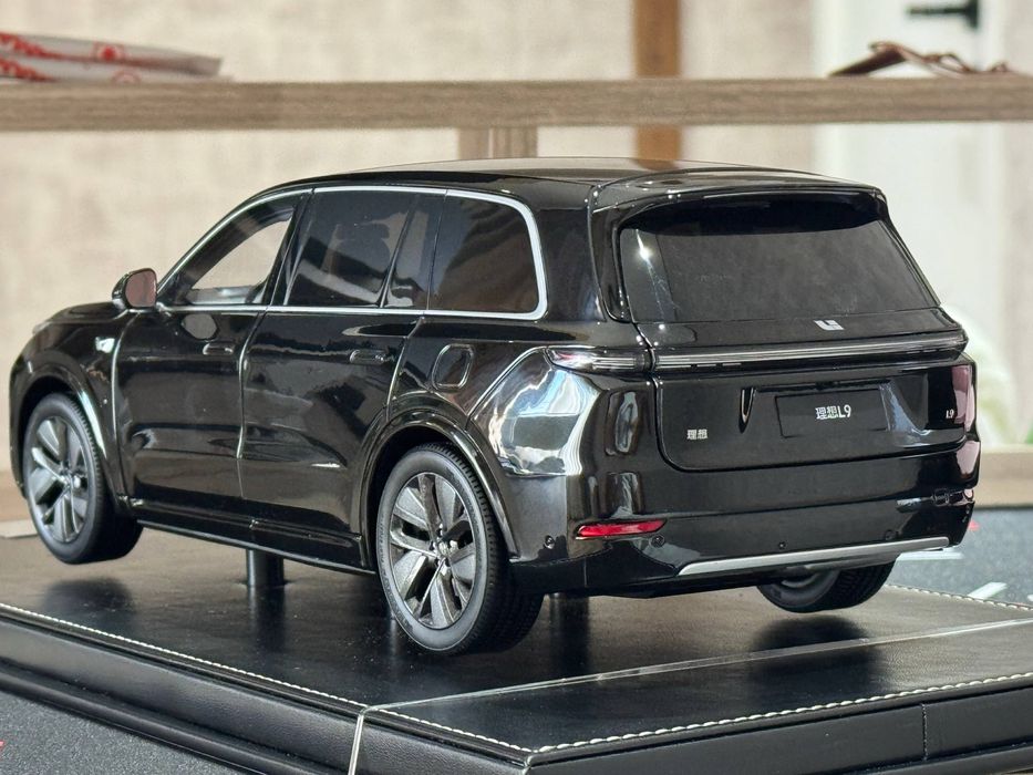 Моделька LiXiang L9