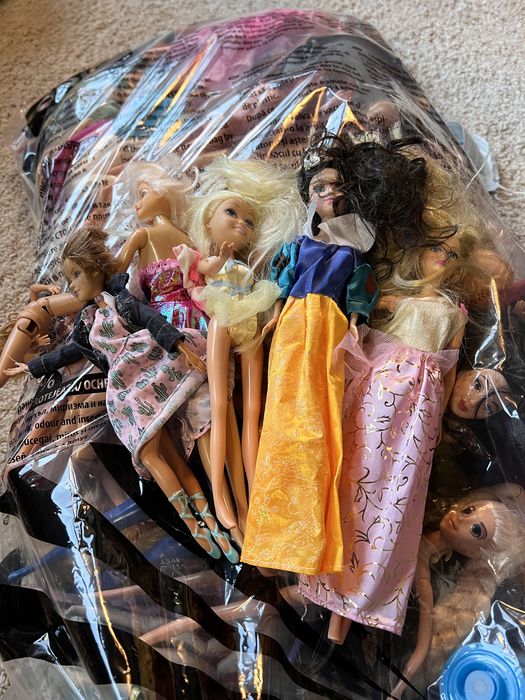 Lot papusi barbie 180 bucati
