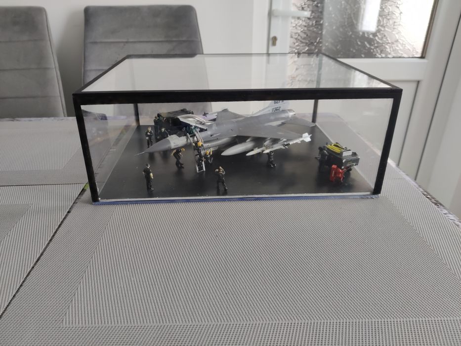 Diorama avion F-16 C/J  la scara 1/48